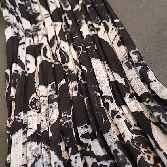 Allison Taylor sz L sheer pleated chiffon 100% polyester - Picture 13 of 13